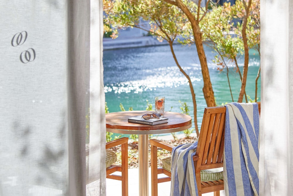 Superior Room, 1 King Bed (island)