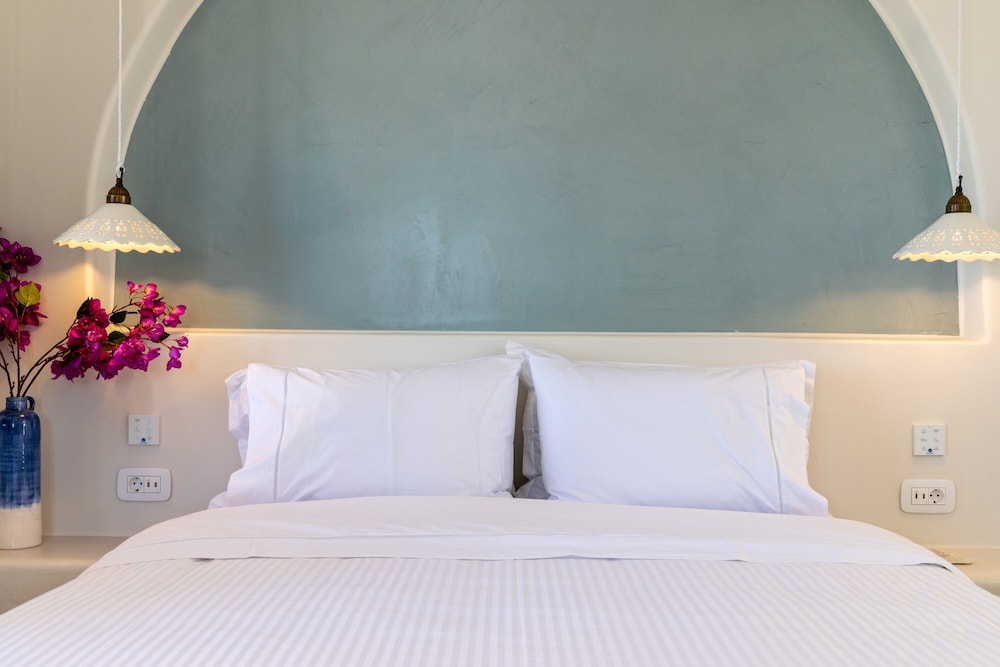 Junior Studio Suite, 1 Queen Bed, Private Pool, Sea View photo 3