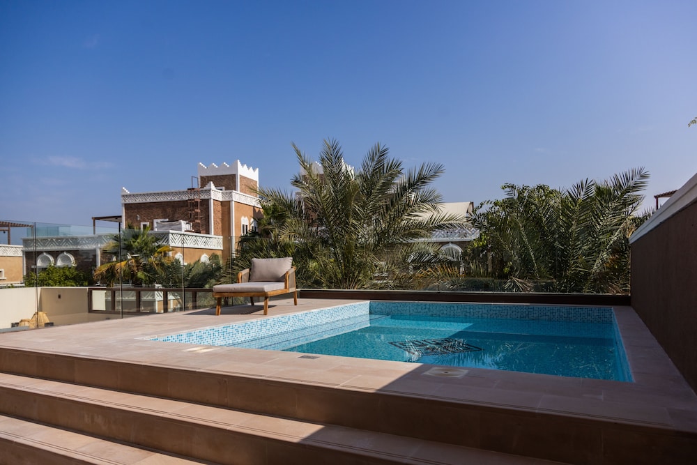 Luxury House photo 1