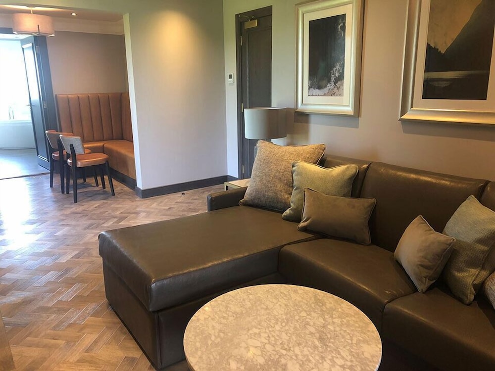 Riverside Lodge Suite photo 3