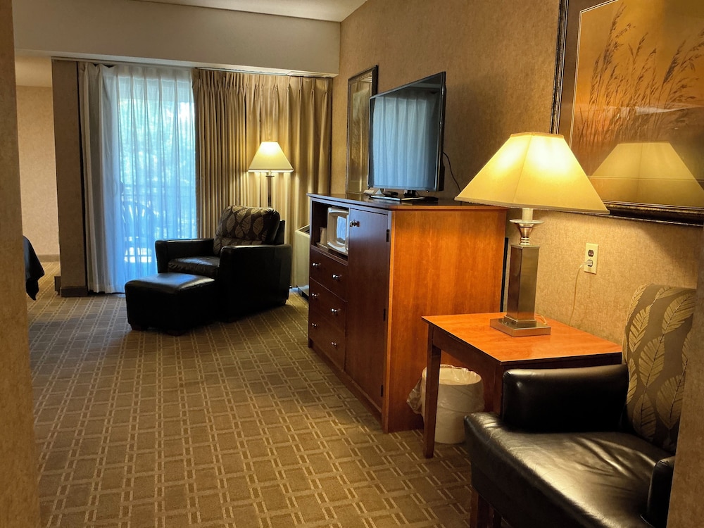 Deluxe Room, 2 Queen Beds (Deluxe 2 Queen - Inland view) - Photo 2