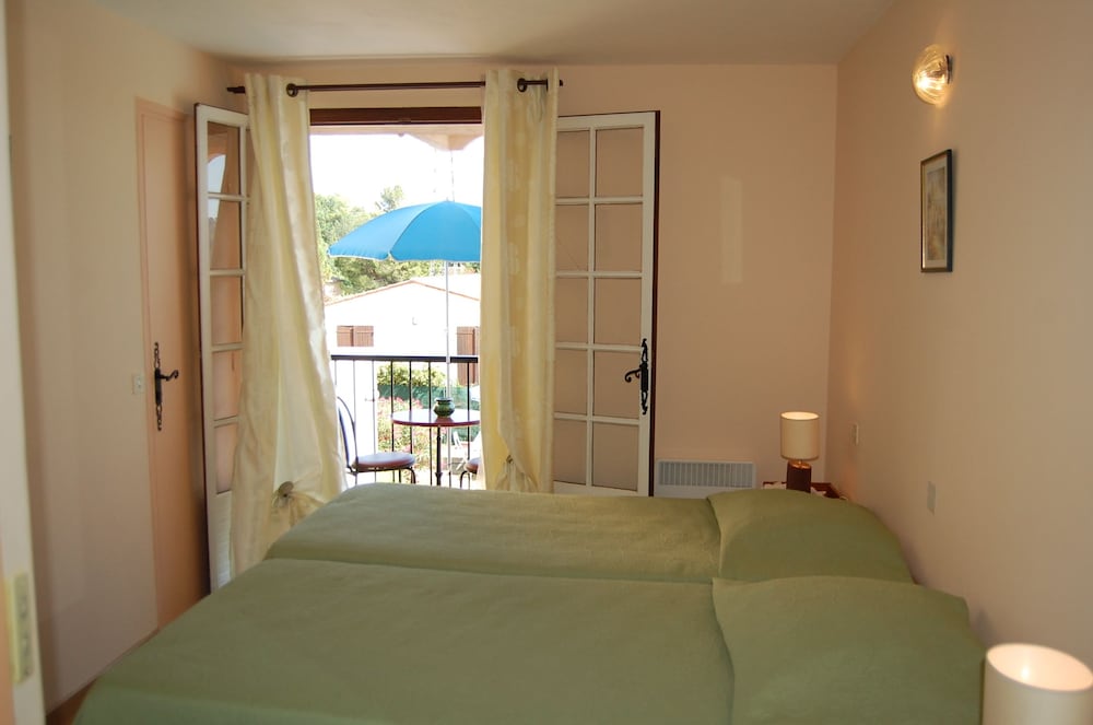 Economy Twin Room photo 3