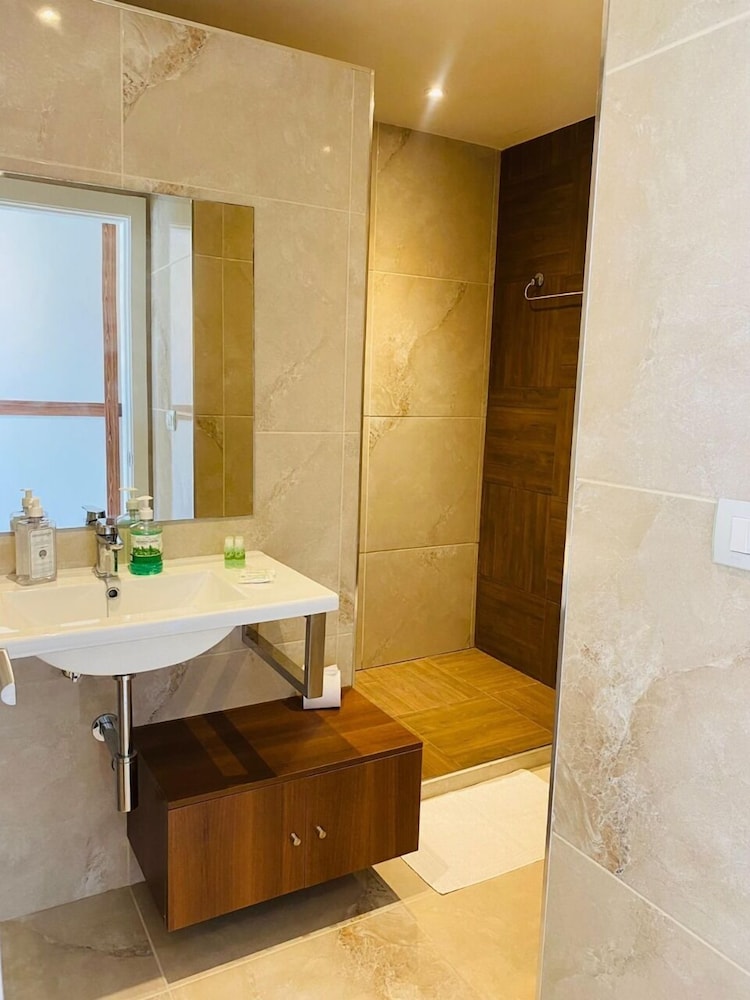 Deluxe Suite - Photo 3
