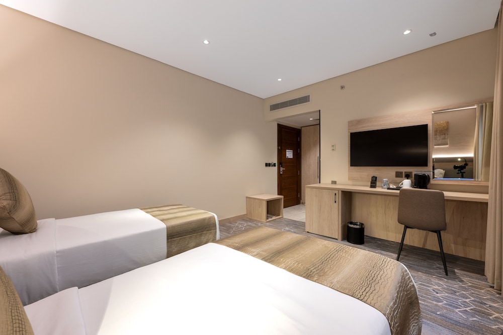 Basic Twin Room, 2 Twin Beds photo 3