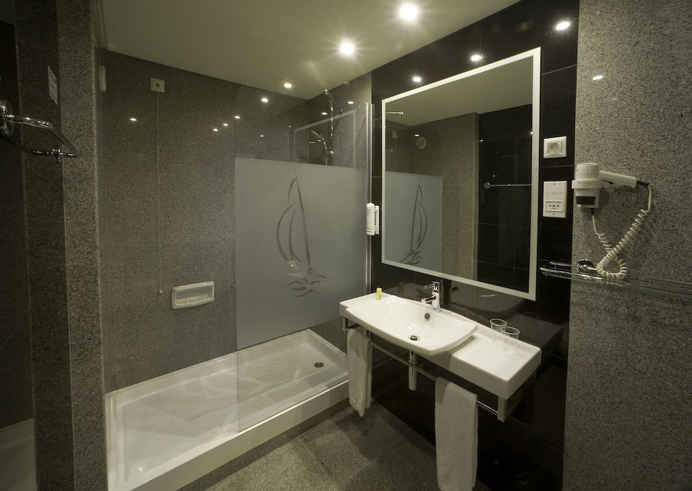 Twin Room, Partial Sea View - Photo 4