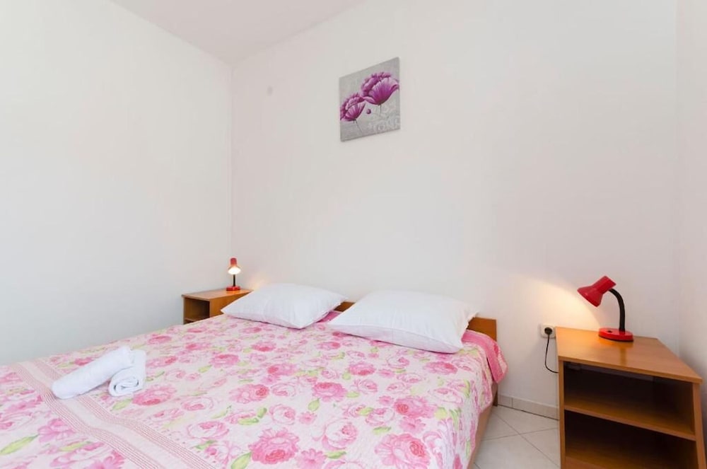 Apartment (A2)