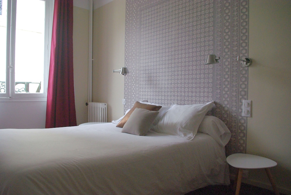 Double Room Shared Bathroom