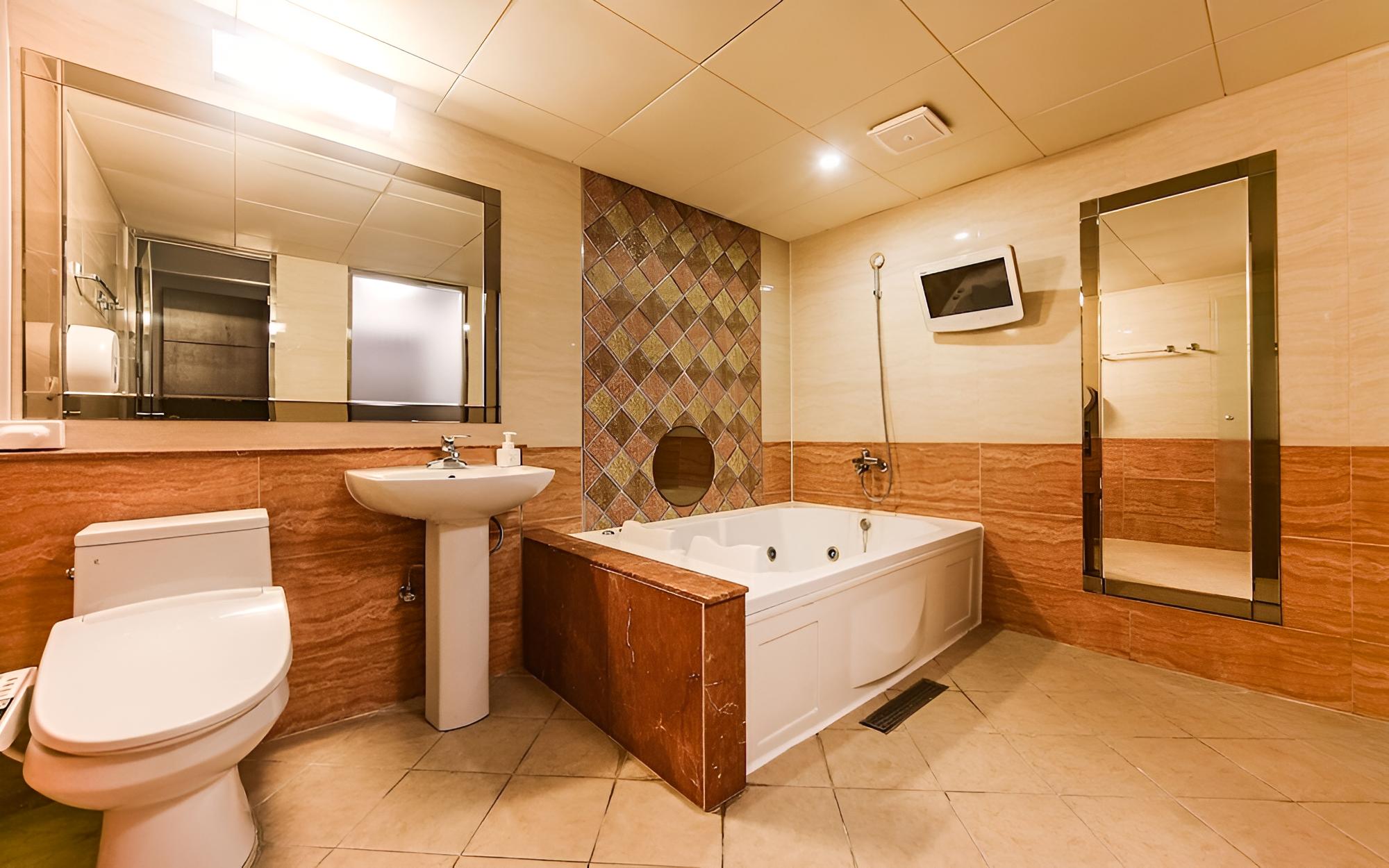 Room (Suite) - Photo 11