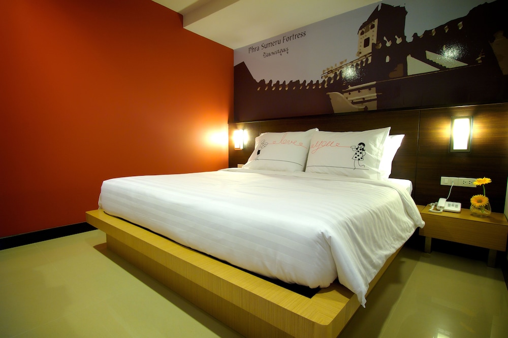 Standard Room, 1 King Bed, No window photo 3