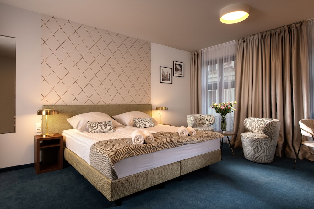Superior Double or Twin Room - Photo 7
