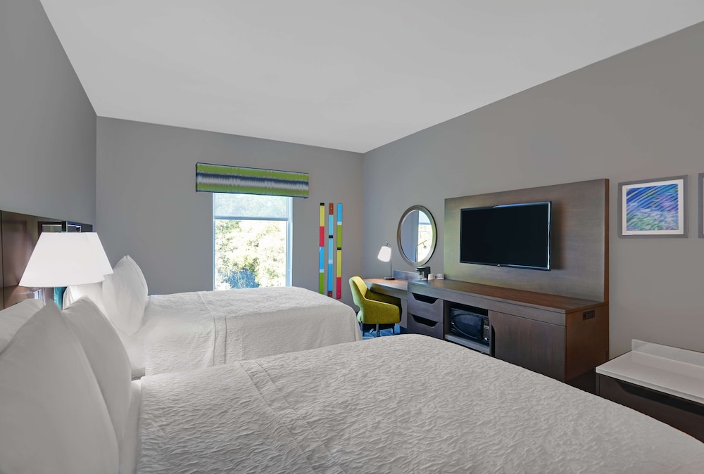 Room, 2 Queen Beds, Refrigerator & Microwave - Photo 1
