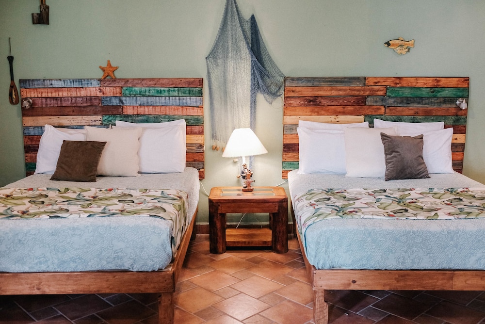 Deluxe Double Room, 2 Queen Beds photo 3