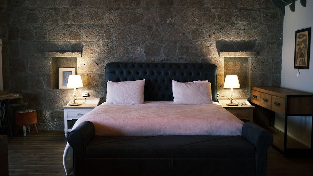 Honeymoon Room photo 3