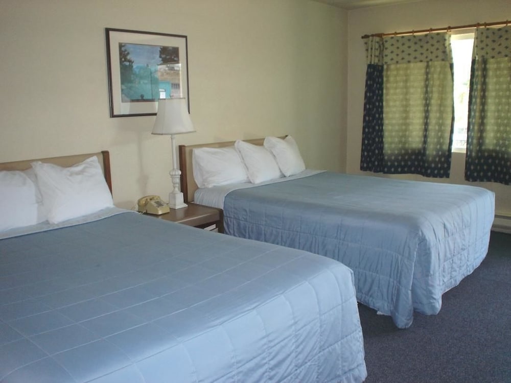 Standard Double Room Single Use, 2 Queen Beds photo 2
