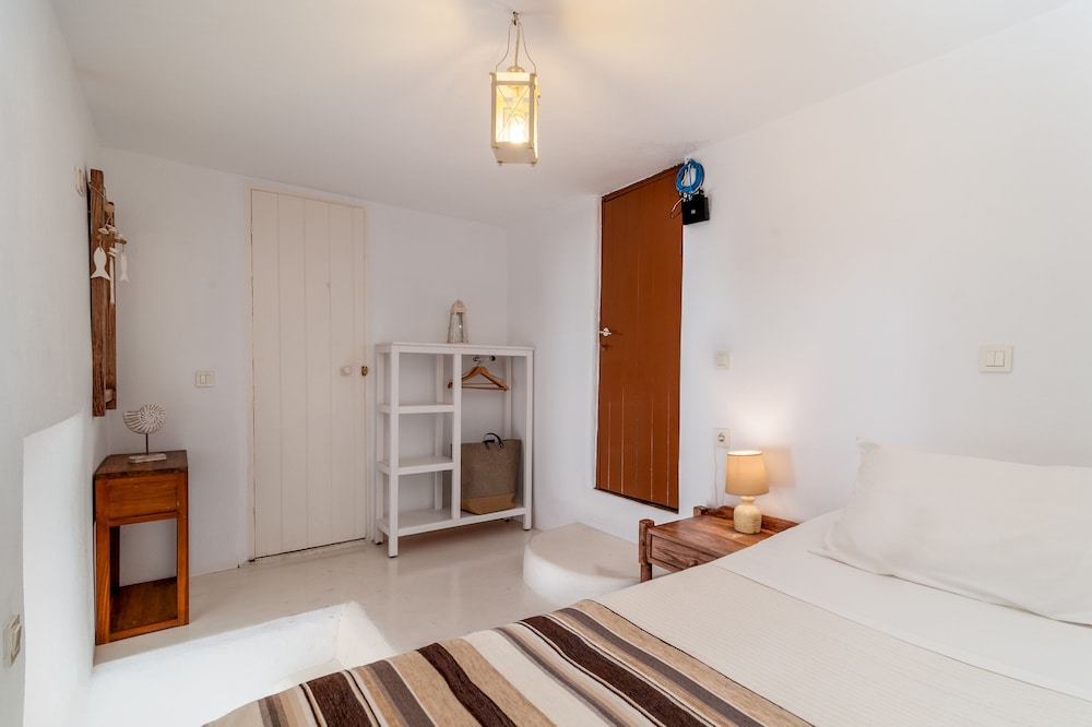 House (WHITE) photo 2