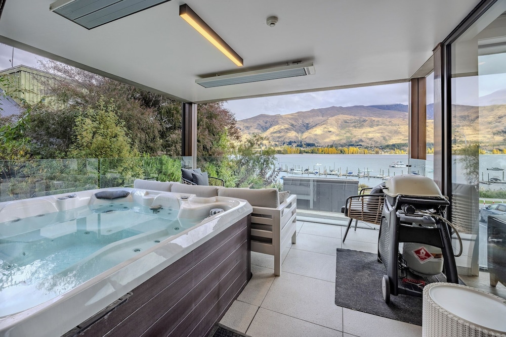 Classic Apartment with Private Spa Pool