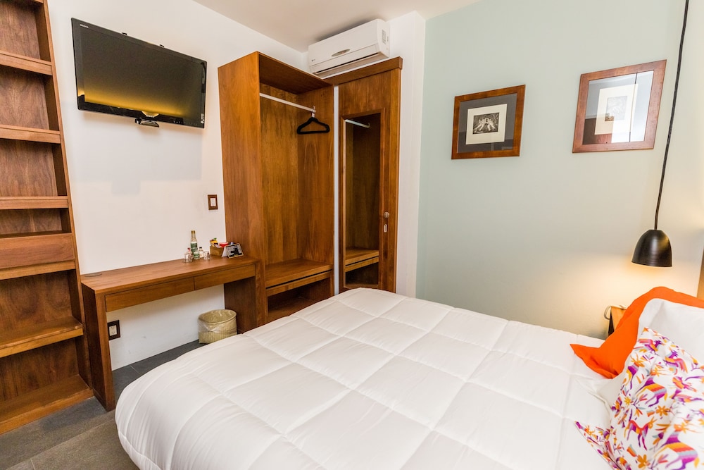 Standard Room, 1 Queen Bed photo 1