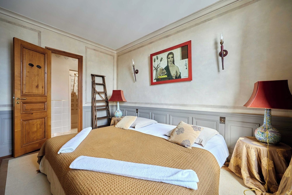 Deluxe Room - Photo 12