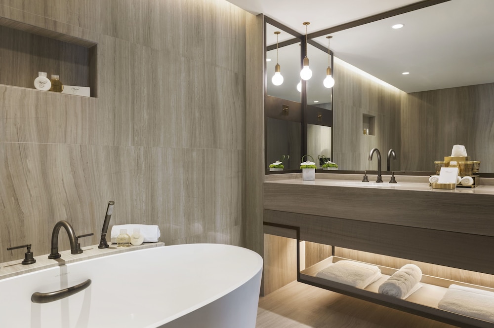 Suite, 3 Bedroom (Ocean) thumbnail 5