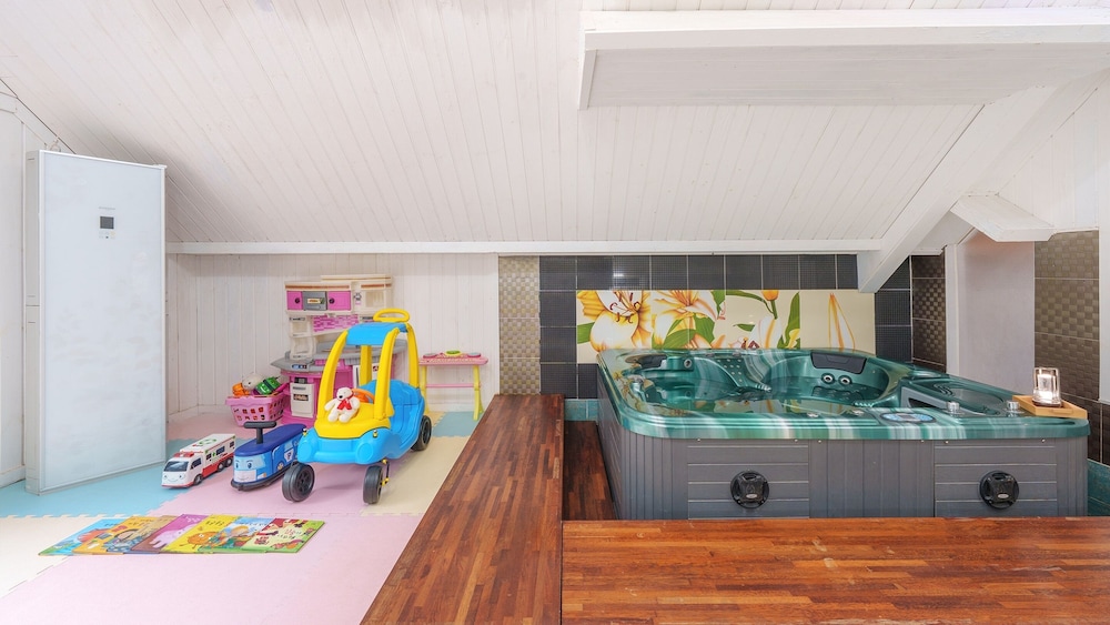 Basic Room, 1 Bedroom (Suite 6(BBQ, Terrace, Spa)) - Photo 2