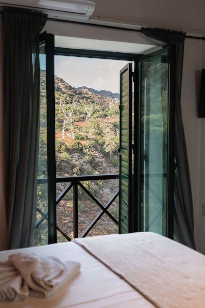 Deluxe Double Room, Balcony, Mountain View photo 2