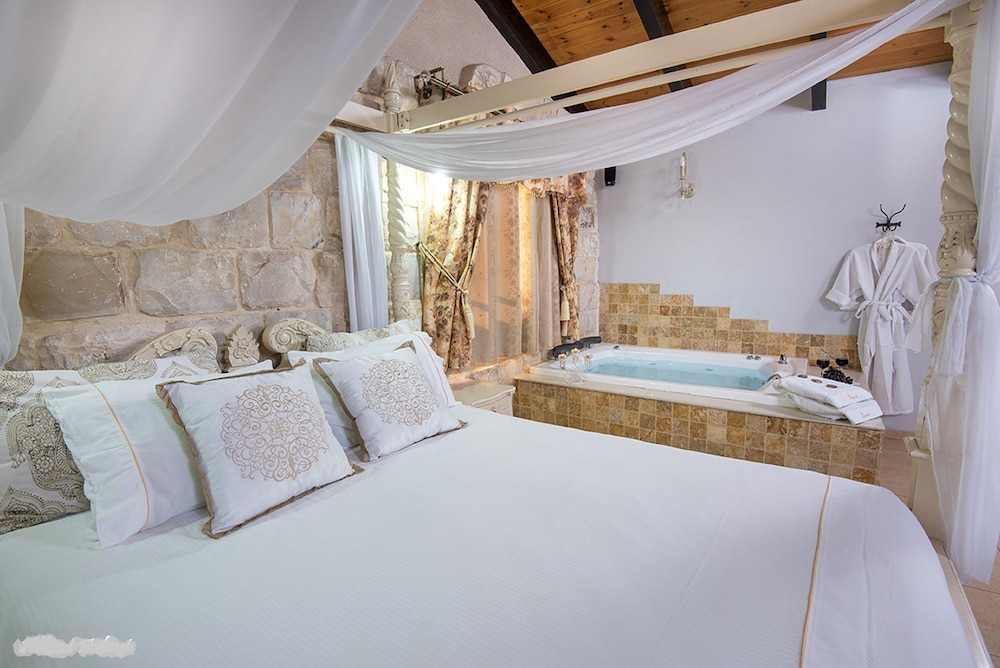 Design Suite, 1 Queen Bed, Non Smoking photo 1