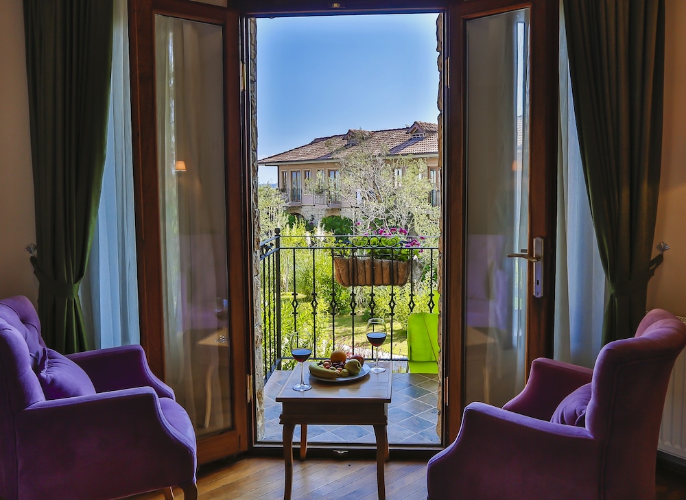 Suite, Pool View photo 3
