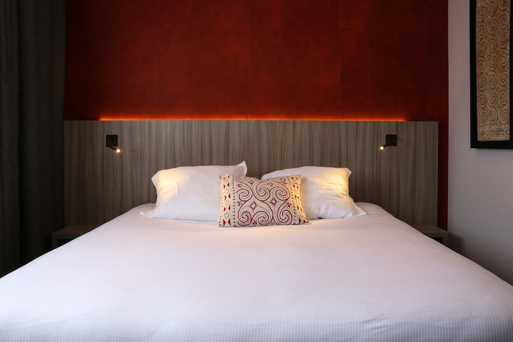 Suite, 1 King Bed, Non Smoking (with Sofabed) photo 3