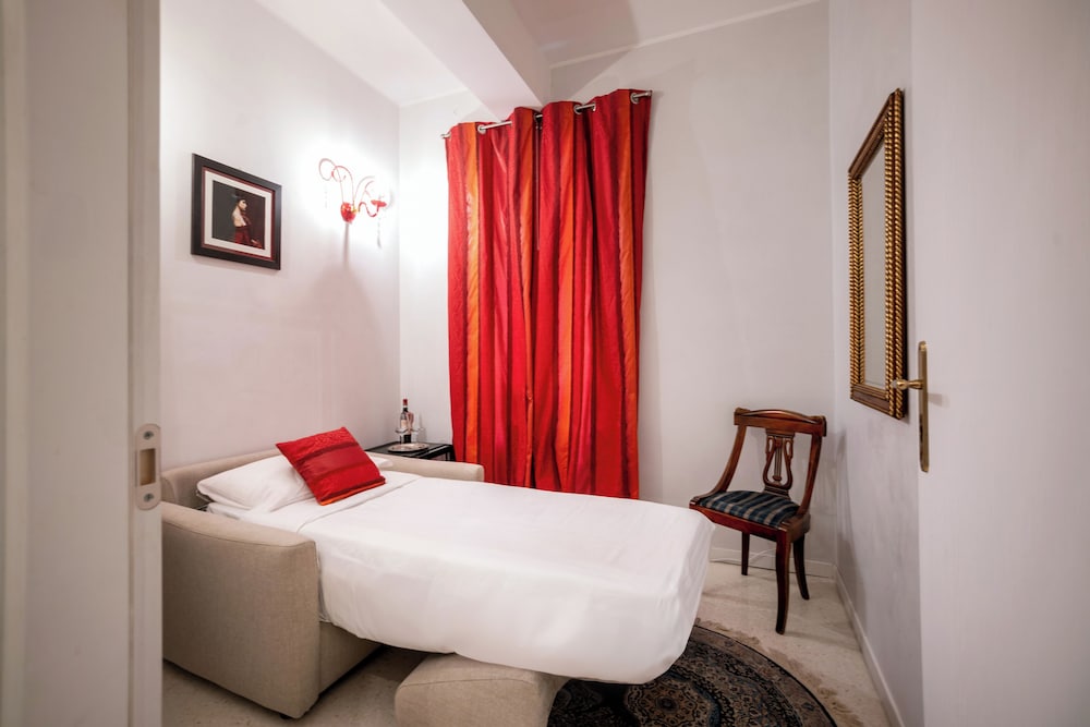 Luxury Suite, Ensuite photo 2