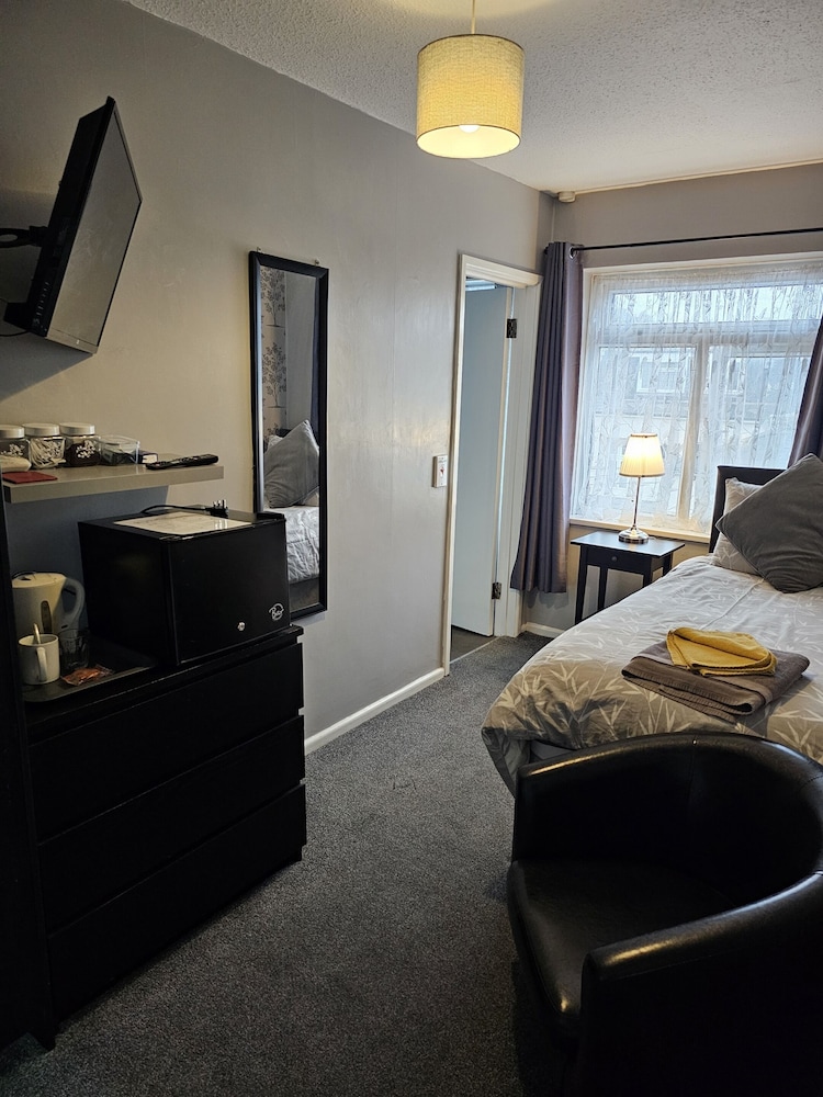 Single Room, Ensuite photo 3