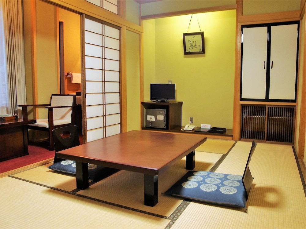 Japanese-Style Room, Smoking　With No View (7.5 Tatami Mats, Shared Bath) photo 2
