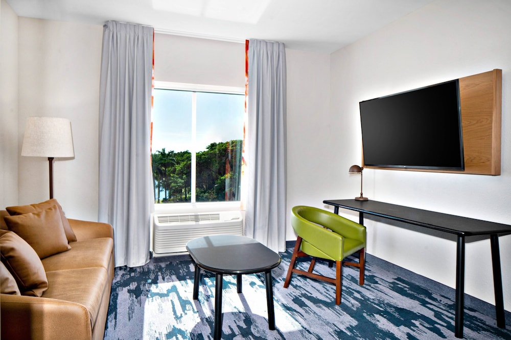 Room, 1 King Bed (Hearing Accessible) - Photo 2