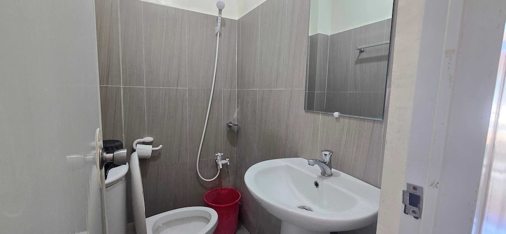 Standard Quadruple Room - Photo 4