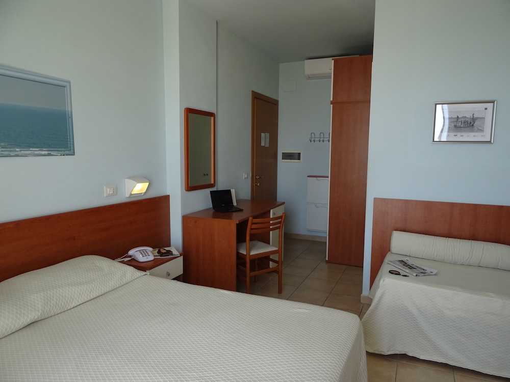 Quadruple Room, Balcony, Sea View photo 2