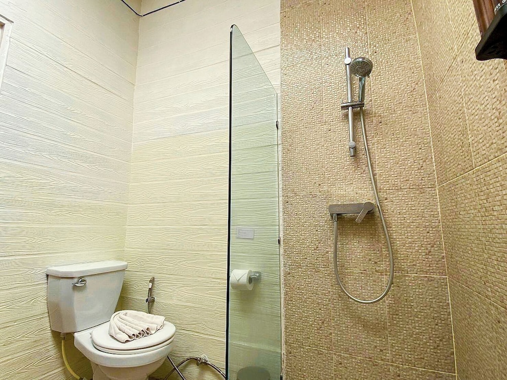 Deluxe Room with Balcony (Twin Bed) photo 3
