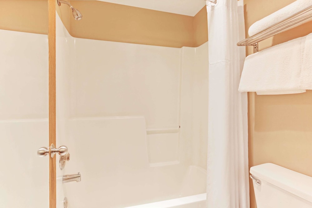 Standard Room, 1 Queen Bed
