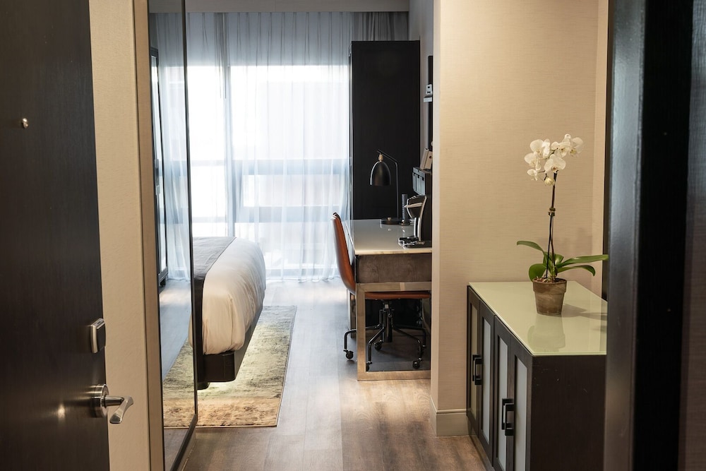 Superior King Room - Accessible - Photo 1