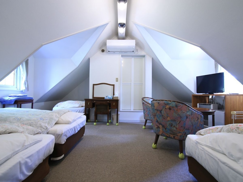 Room, Private Bathroom (5 Beds) photo 1