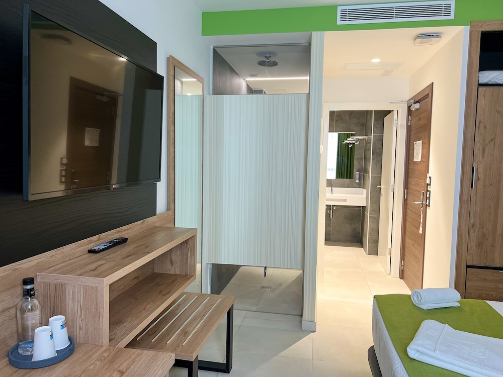 Superior Double Room (1 Adult + 1 Child)