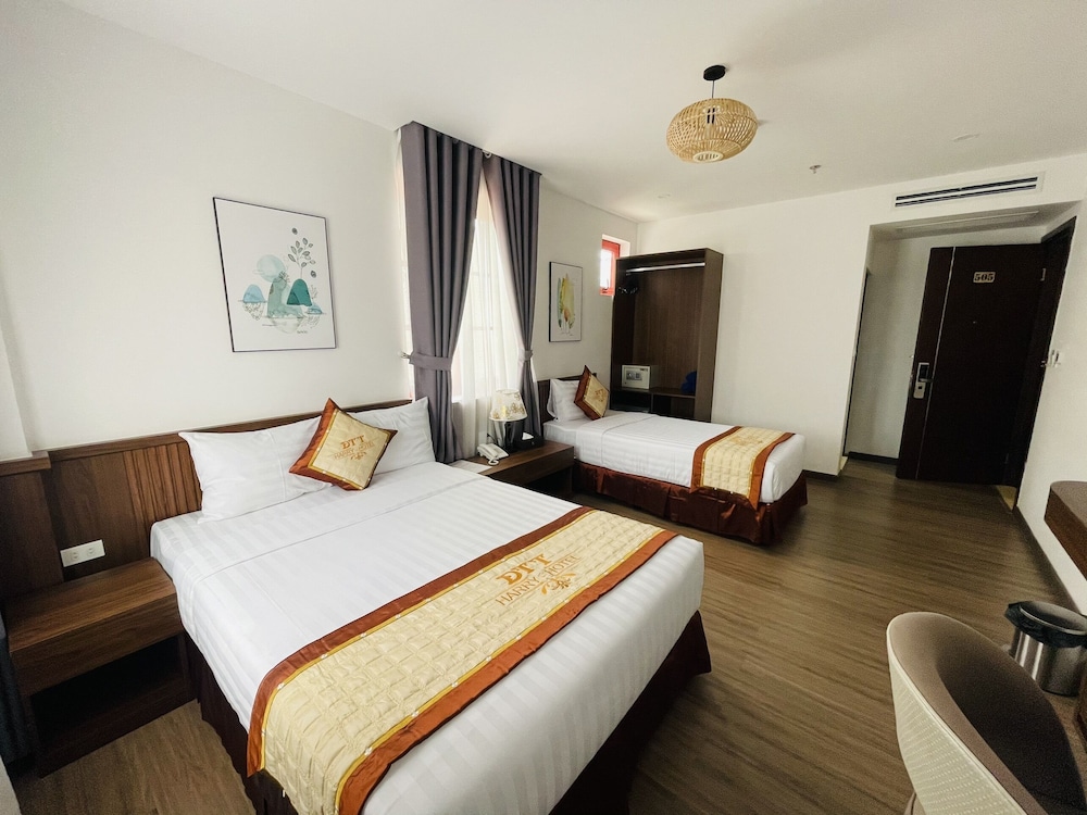 Deluxe Triple Room, Non Smoking, City View