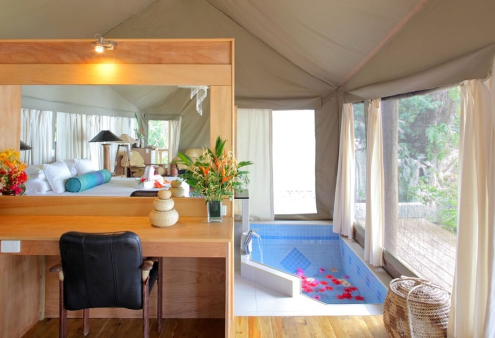 Luxury African Safari Tent photo 3