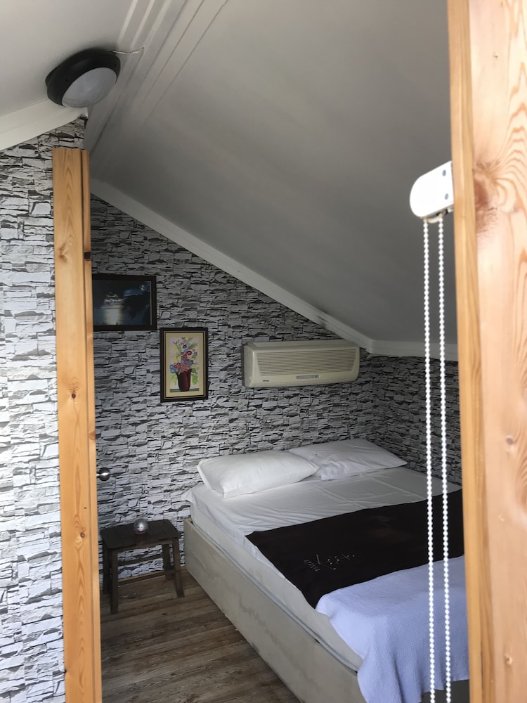 Classic Double Room, 1 Bedroom, Partial Sea View photo 1