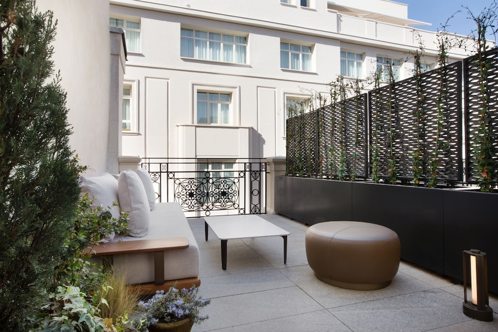 Premium Room, 1 King Bed, Non Smoking, City View (Terrace)
