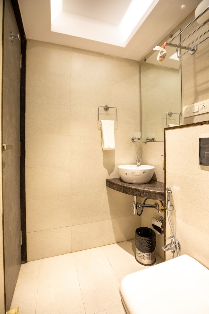 Premium Twin Room - Photo 5