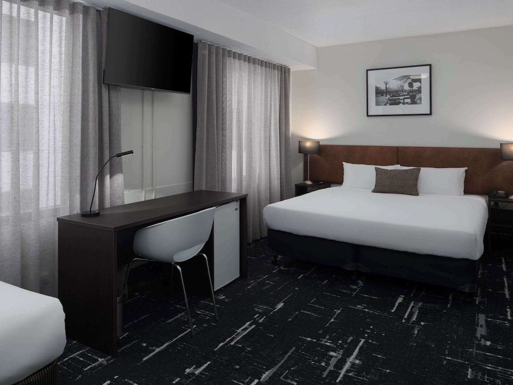 Superior Family Room, 1 King Bed & 1 Twin Bed photo 1