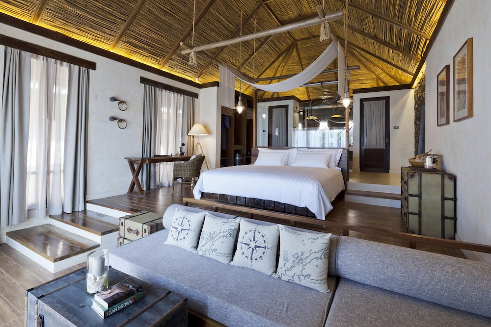Beachfront Pool Villa (24-Hours Use of Room) photo 2