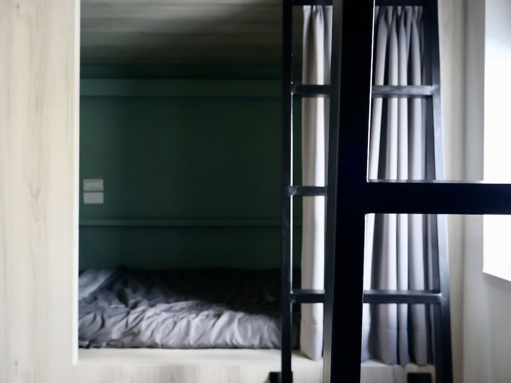 Comfort Quadruple Room, Mixed Dorm, Beachside photo 3