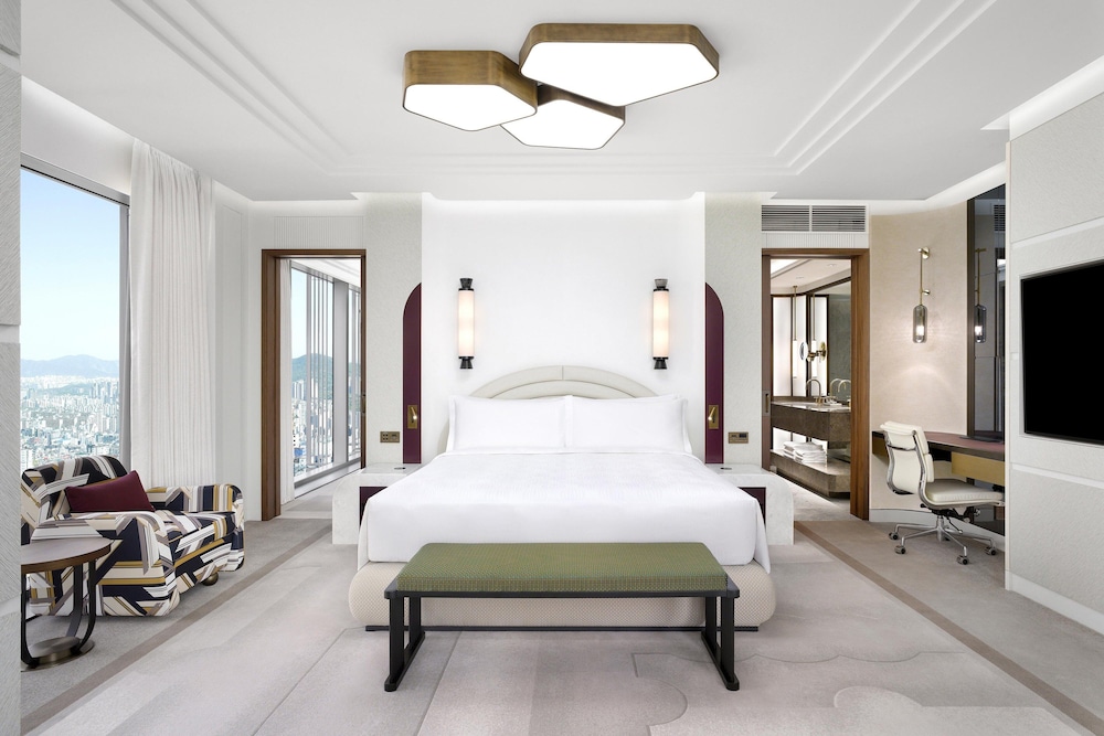 Grand Room, 1 King Bed with Sofa bed, City View (Grand Masters Bay) - Photo 1