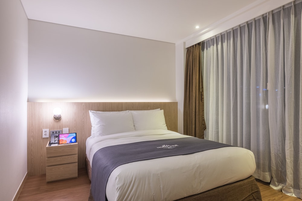 Standard Double Room, City View