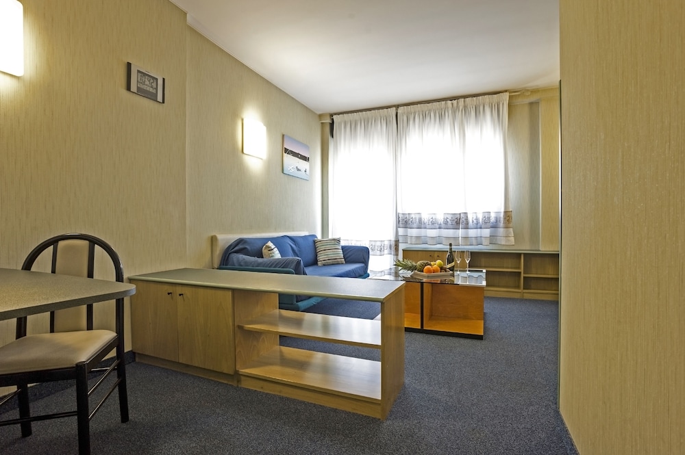 Standard Room, 2 Twin Beds - Photo 4